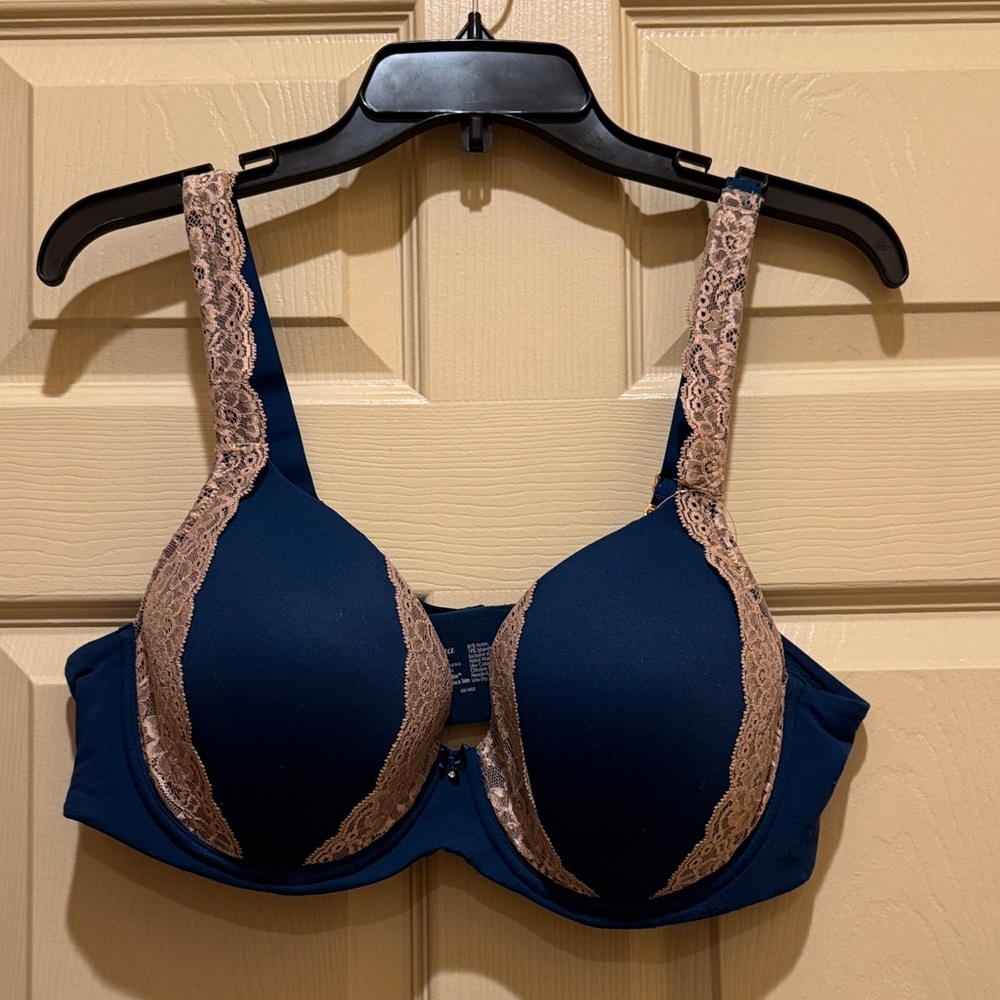 Soma Navy and Tan Lace Bra